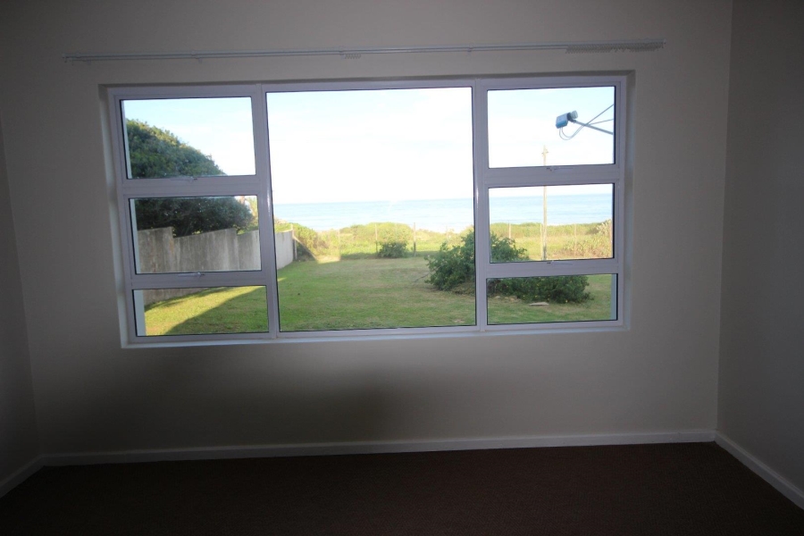 To Let 4 Bedroom Property for Rent in Jeffreys Bay Central Eastern Cape